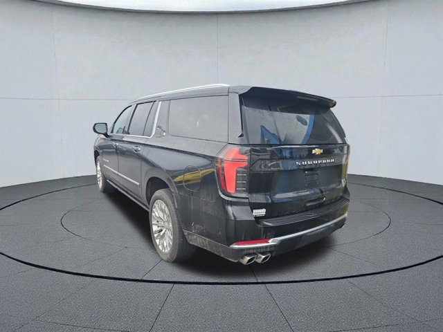 Used 2025 Chevrolet Suburban High Country image 3