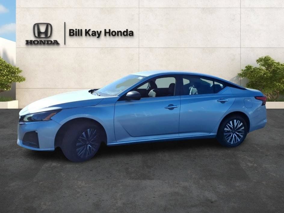 Used 2024 Nissan Altima 2.5 SV AWD/4WD image 7