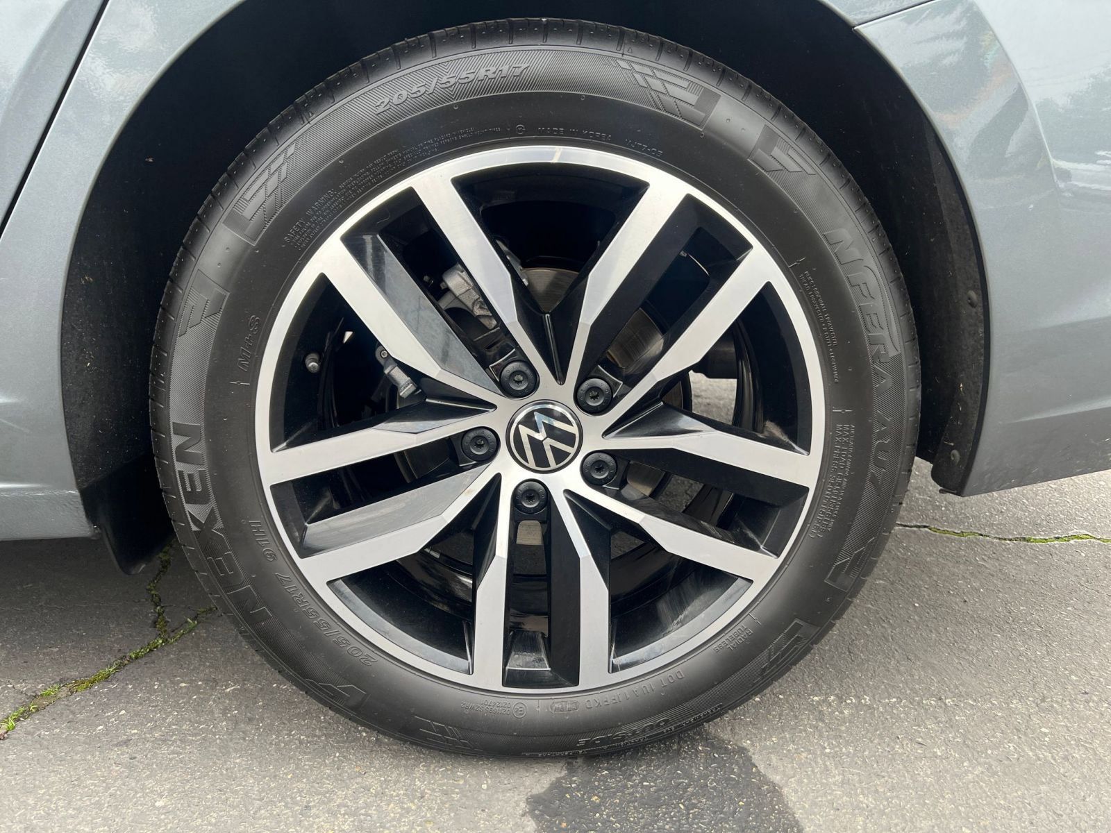 Used 2025 Volkswagen Jetta SE image 30