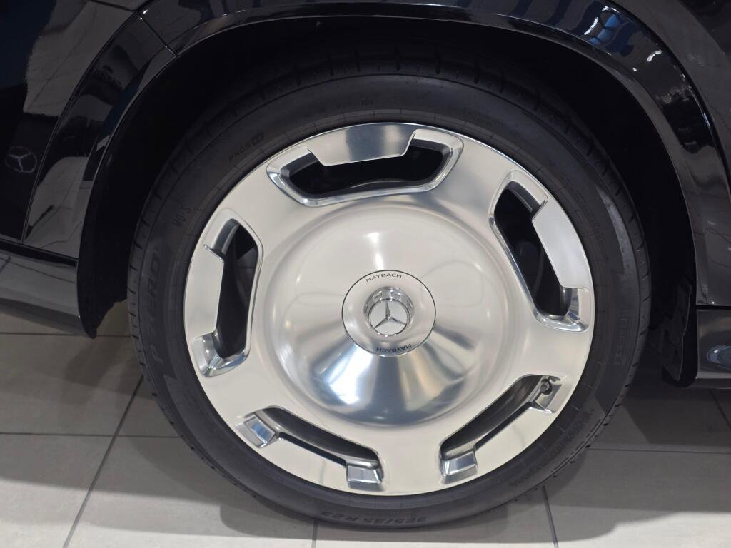 Used 2025 Mercedes-Benz Maybach GLS 600 4MATIC image 10