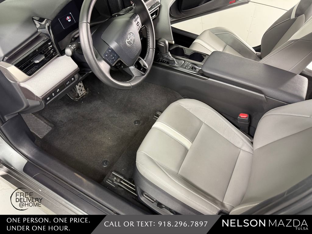 Used 2025 Toyota Camry SE w/ Convenience Package FWD image 20