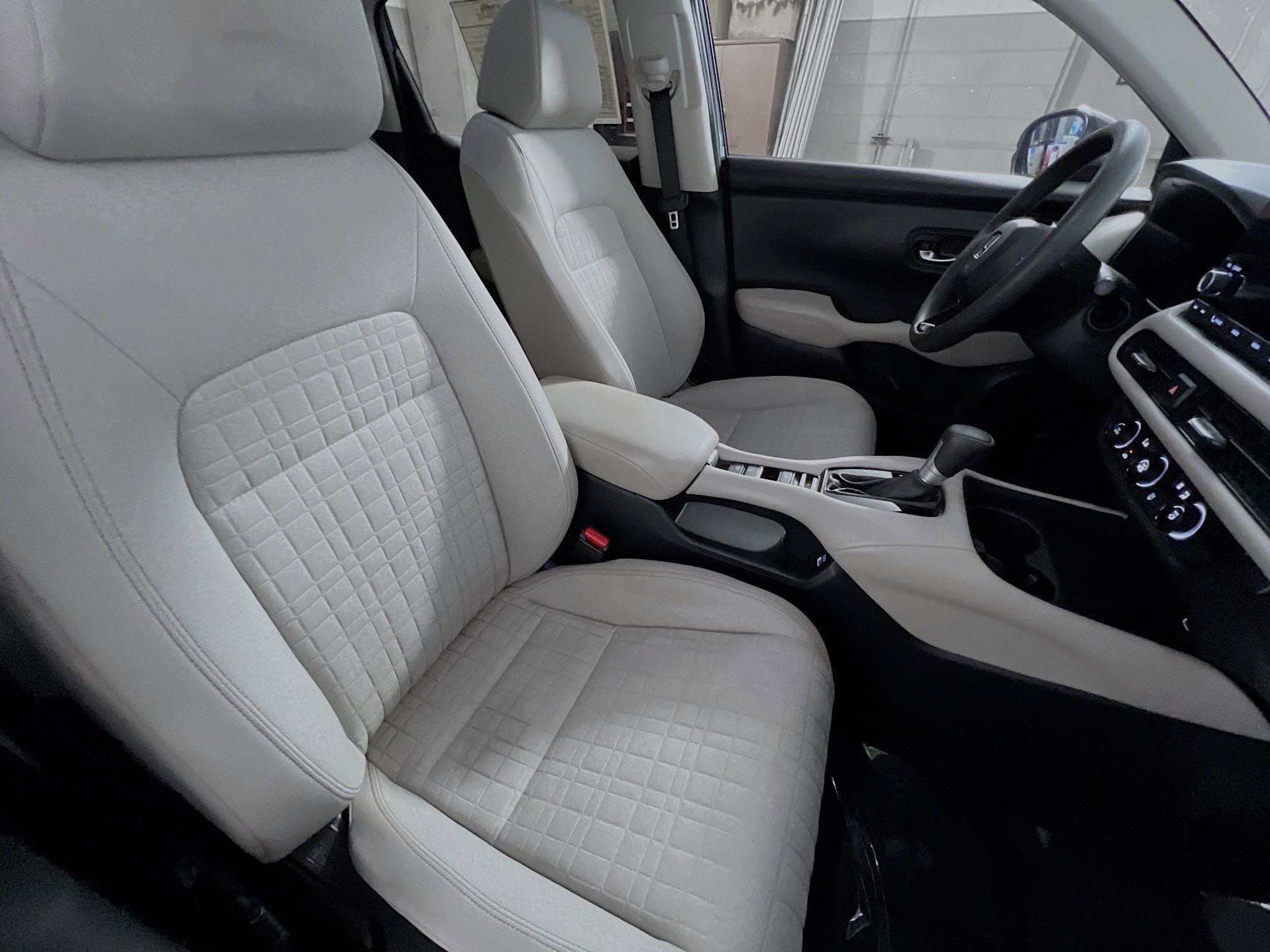 Used 2023 Honda HR-V LX image 31