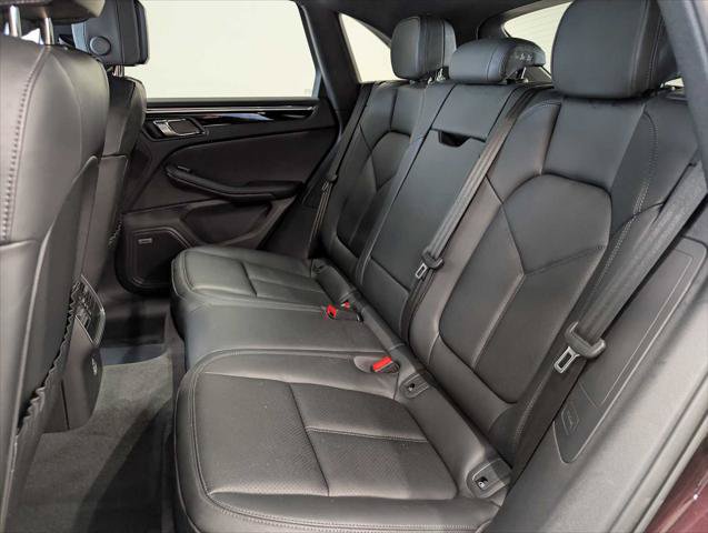 Used 2025 Porsche Macan AWD/4WD image 20