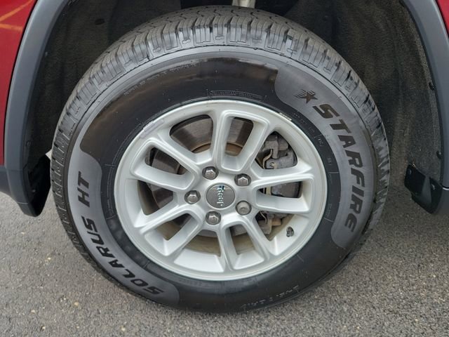 Used 2018 Jeep Grand Cherokee Laredo AWD/4WD image 9