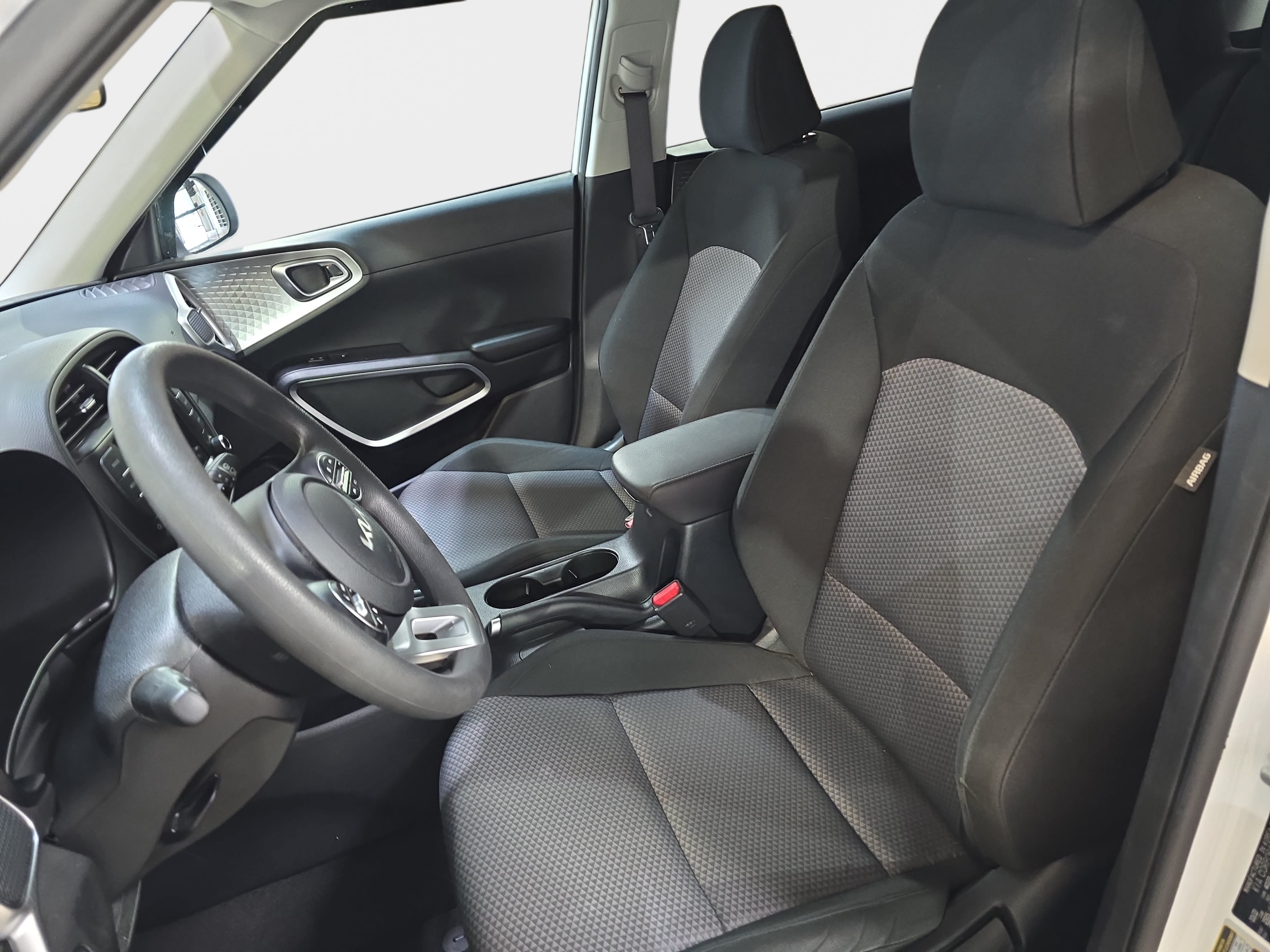 Used 2023 Kia Soul LX w/ LX Technology Package FWD image 12