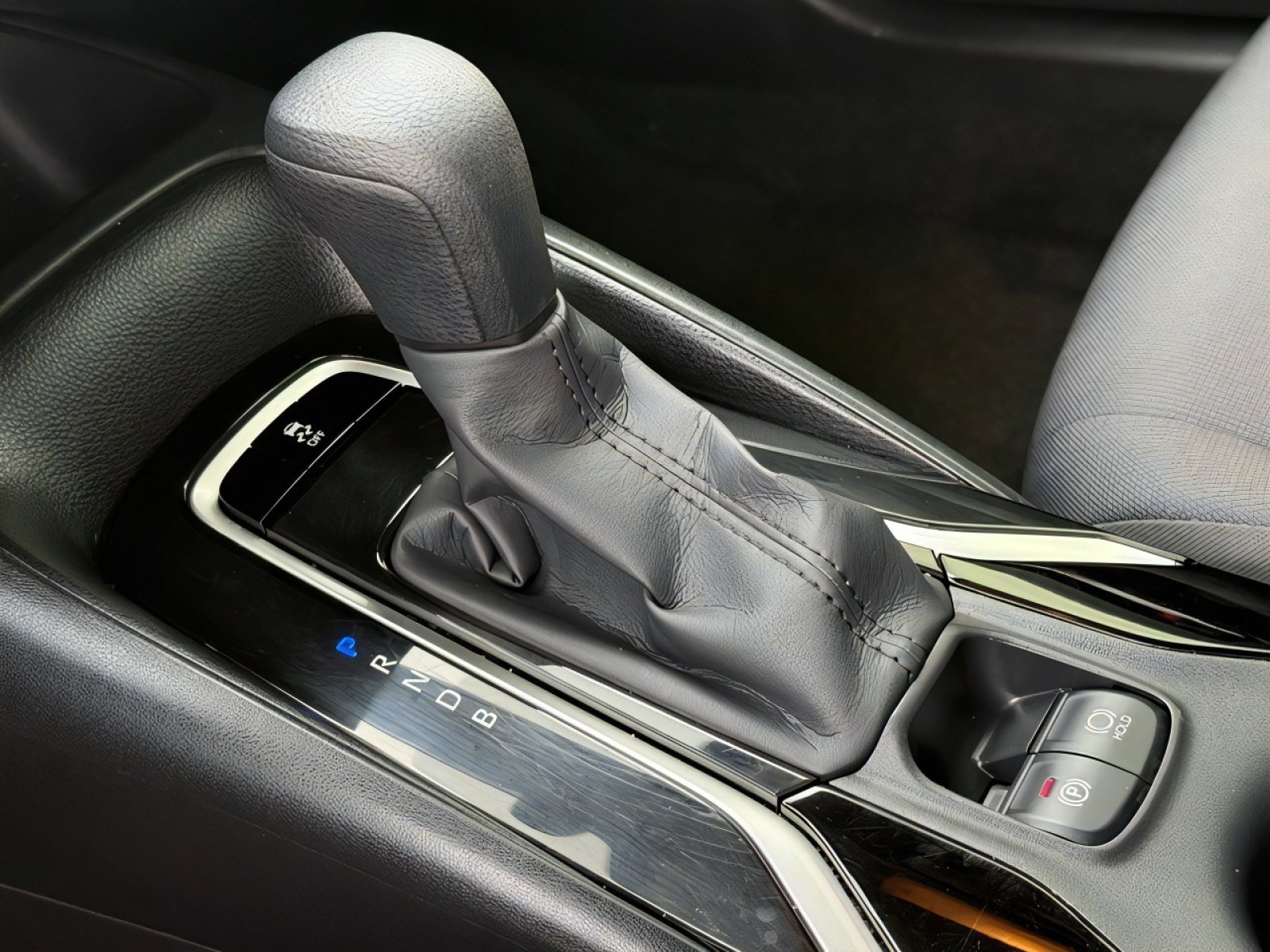 Used 2021 Toyota Corolla LE w/ Carpet Mat Package (TMS) image 29