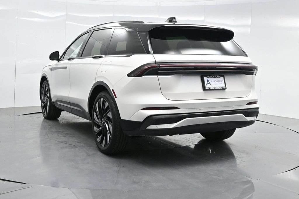 Used 2025 Lincoln Nautilus Reserve w/ Jet Appearance Package AWD/4WD image 5
