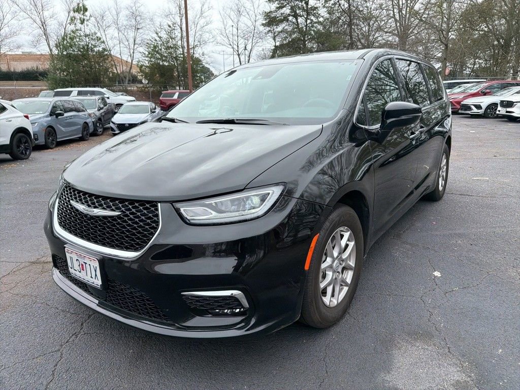 Used 2025 Chrysler Pacifica Select image 1