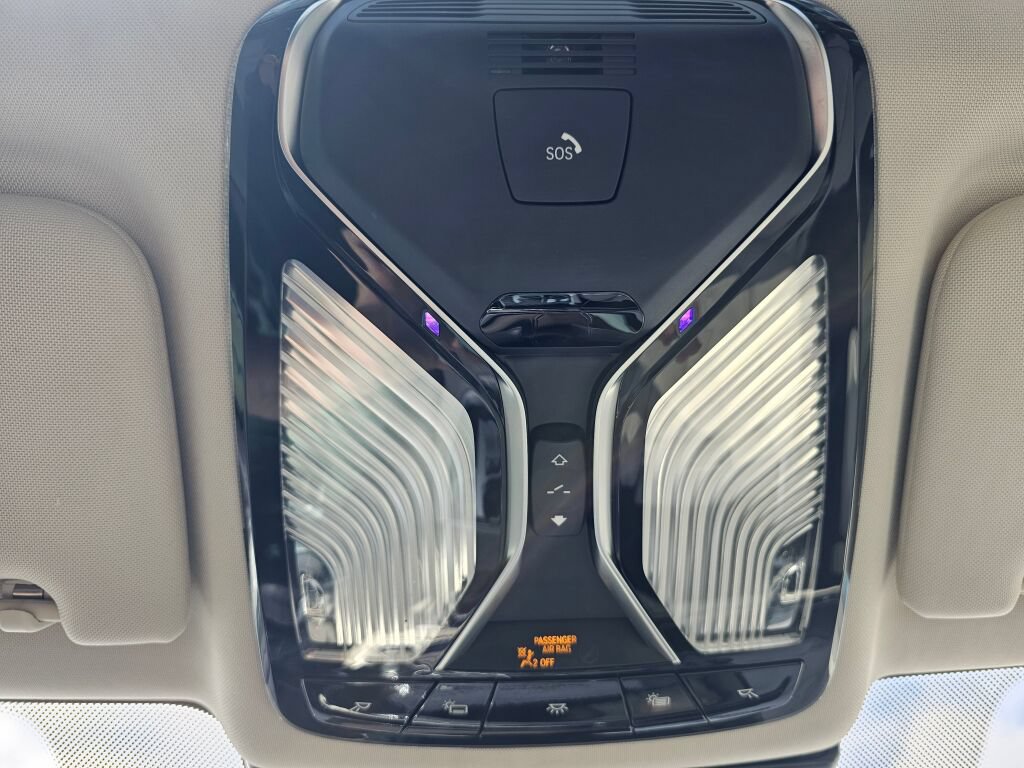 Used 2020 BMW 740i w/ Premium Package RWD image 33