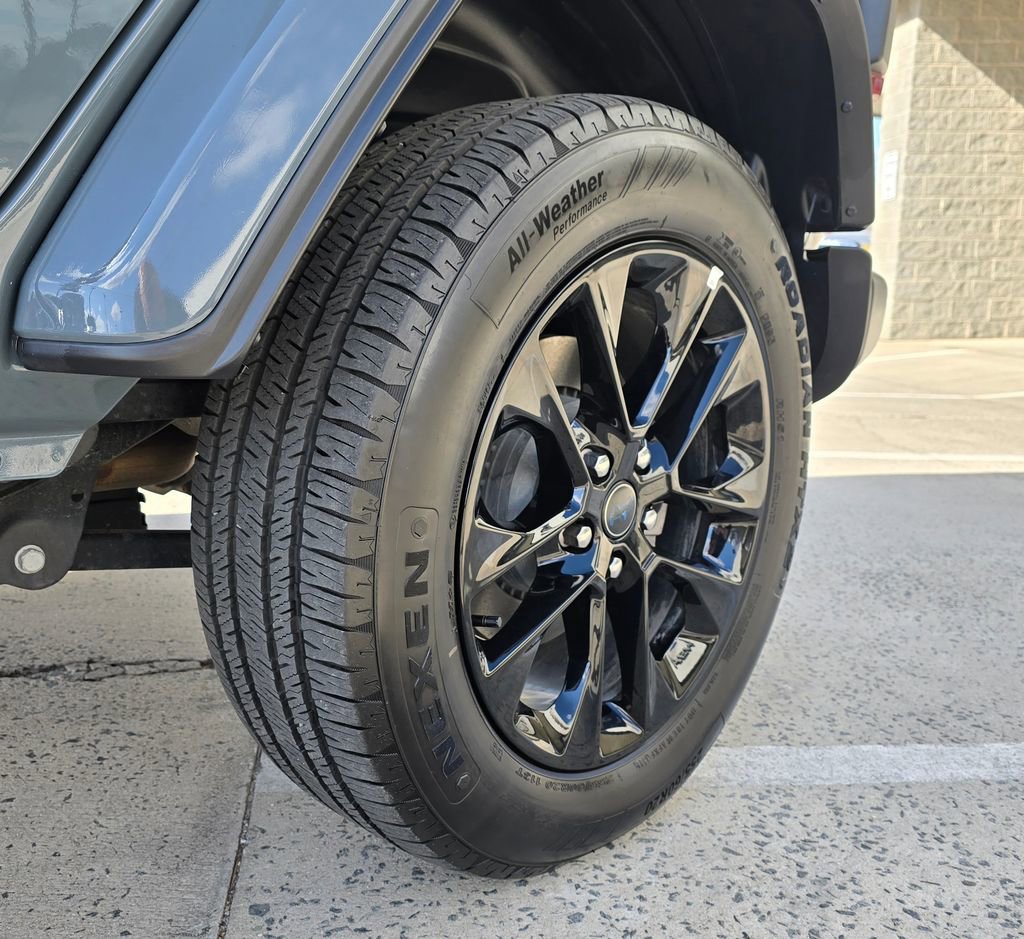 Used 2025 Jeep Wrangler Unlimited Sahara w/ Safety Group image 15