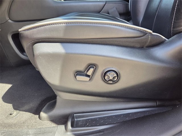 Used 2025 Chrysler Pacifica Limited image 27