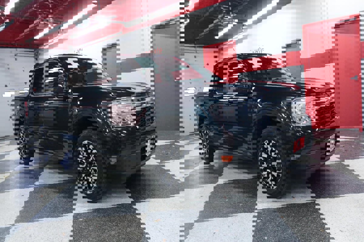 Used 2022 Ford Maverick Lariat w/ Lariat Luxury Package image 2