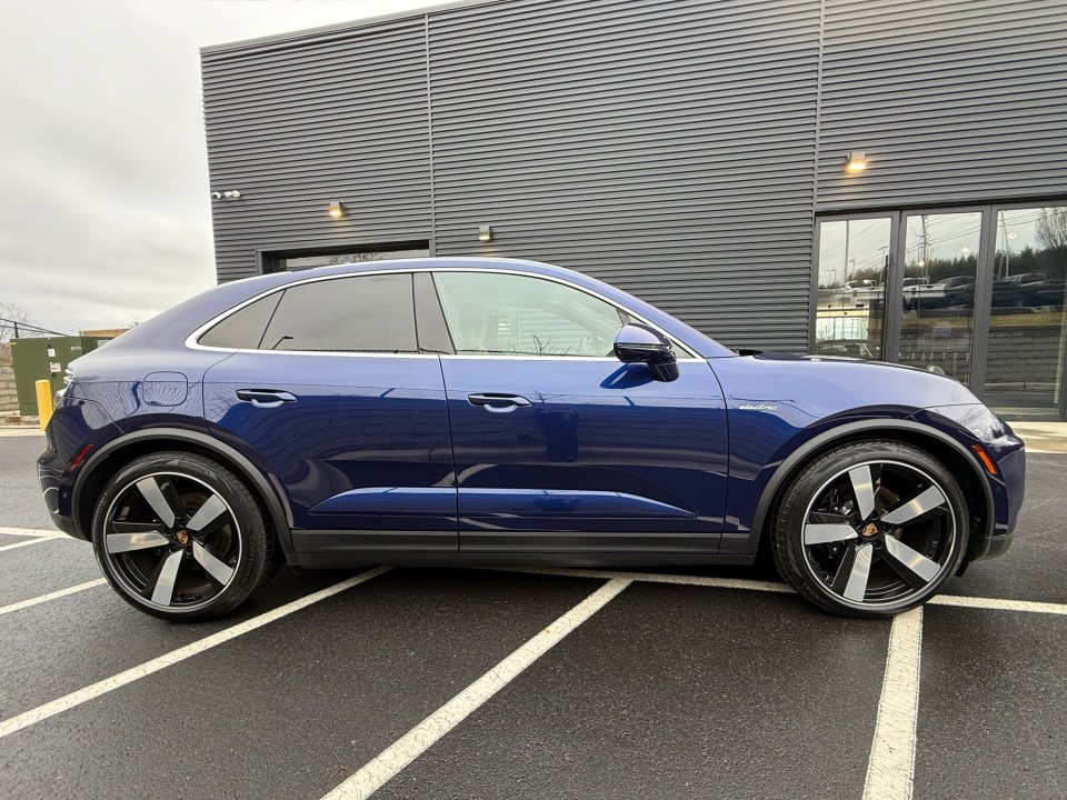 New 2025 Porsche Macan 4S Electric image 8