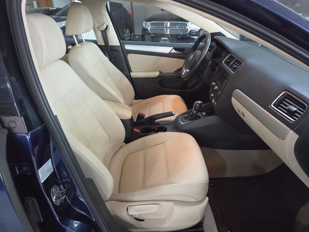 Used 2012 Volkswagen Jetta SEL image 23