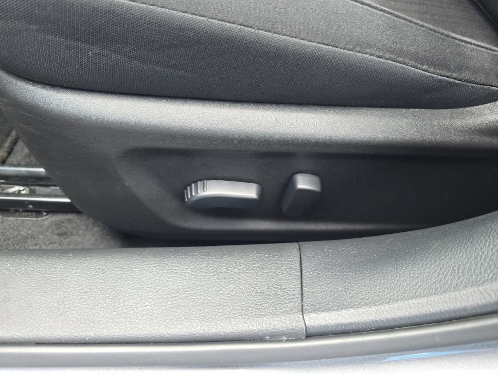 Used 2025 Nissan Altima 2.5 SV FWD image 13