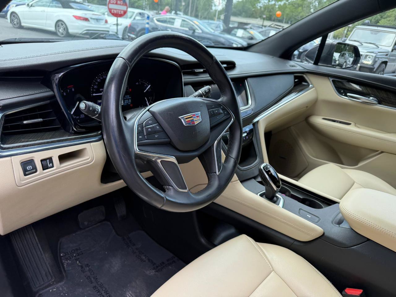 Used 2018 Cadillac XT5 FWD image 30
