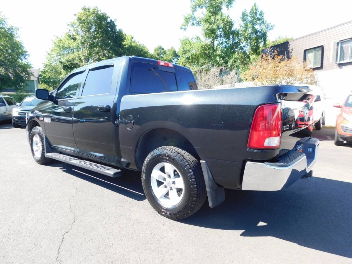 Used 2016 RAM 1500 Classic SLT w/ Luxury Group image 3