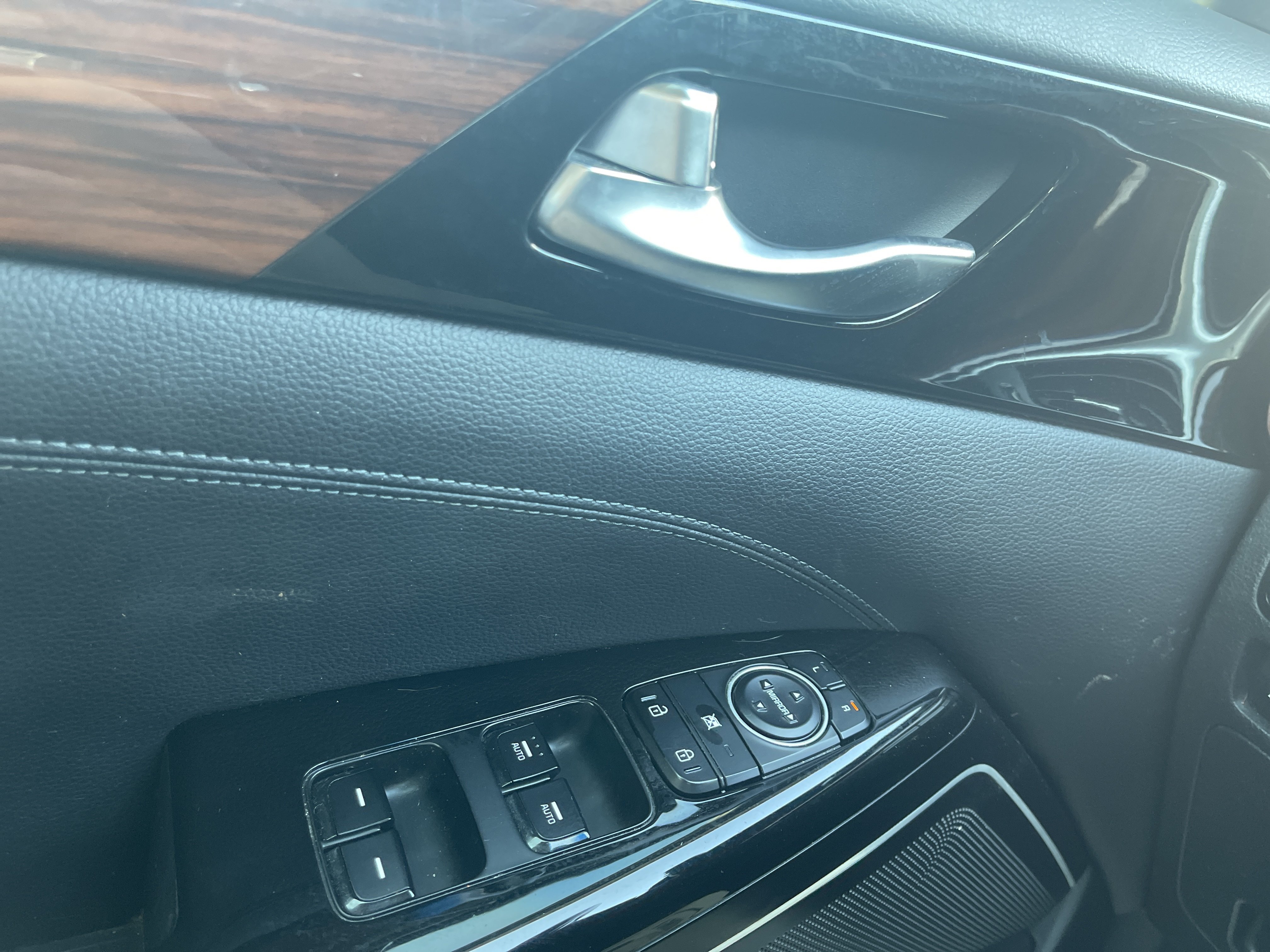 Used 2017 Kia Cadenza Premium FWD image 25