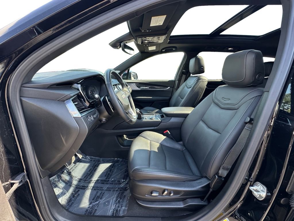 Used 2025 Cadillac XT6 Sport w/ Technology Package AWD/4WD image 9