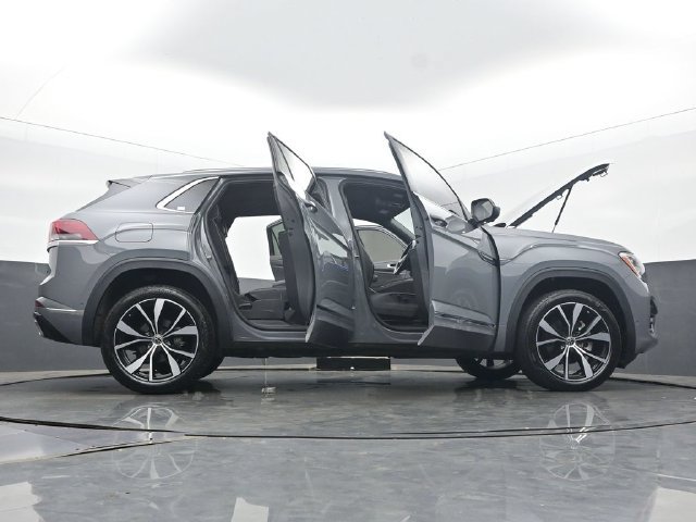 Used 2024 Volkswagen Atlas Cross Sport SEL Premium R-Line AWD/4WD image 59