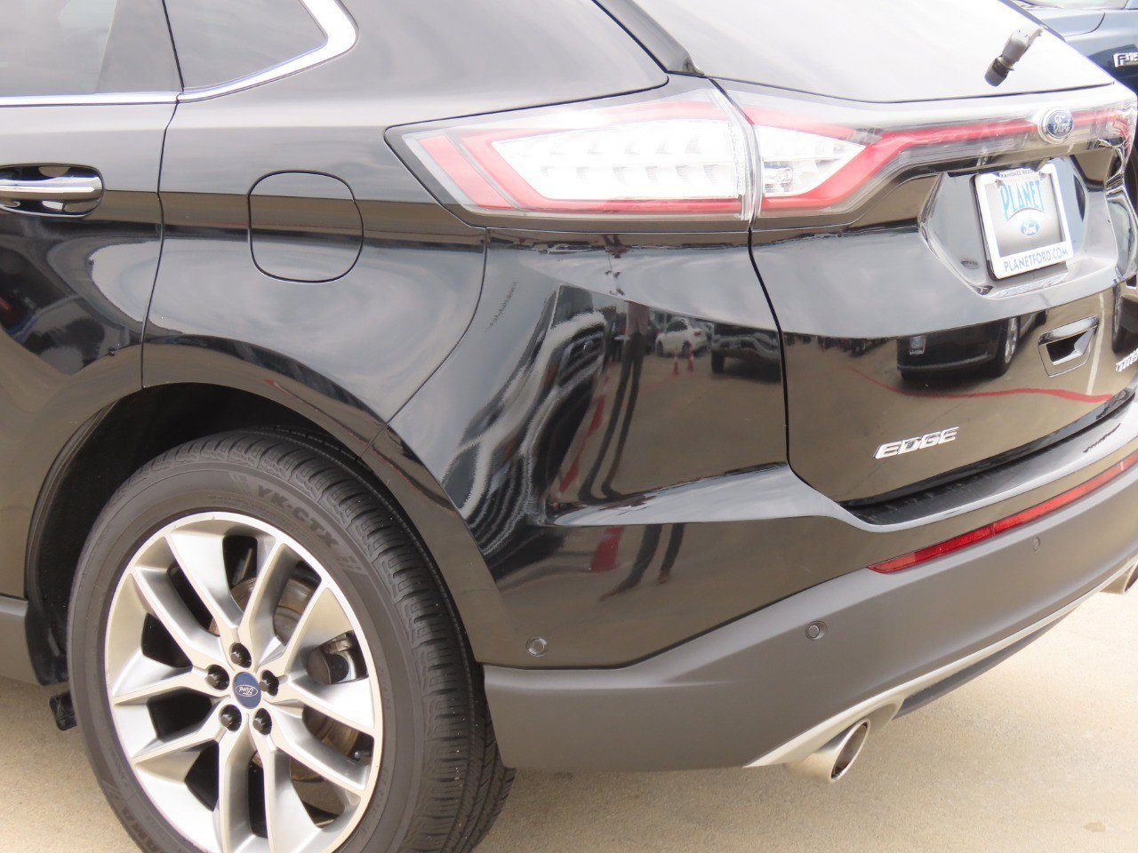 Used 2017 Ford Edge Titanium w/ Equipment Group 302A FWD image 16