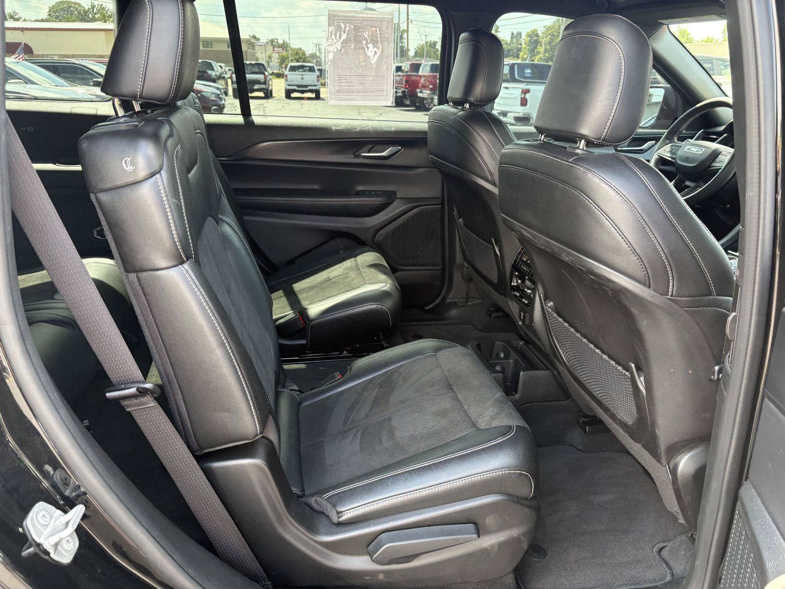 Used 2025 Jeep Grand Cherokee L Altitude AWD/4WD image 19