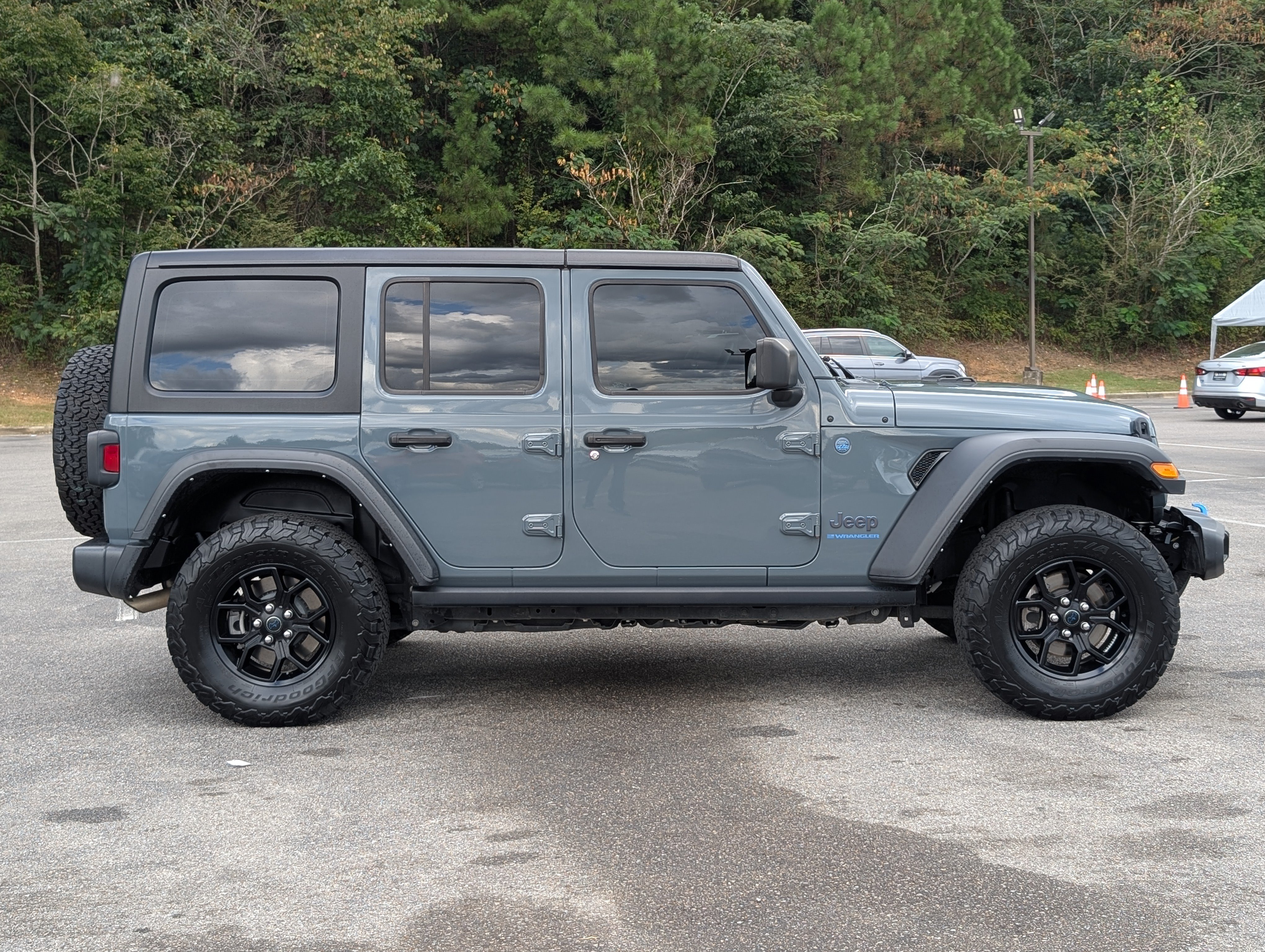 Used 2024 Jeep Wrangler Unlimited AWD/4WD image 10