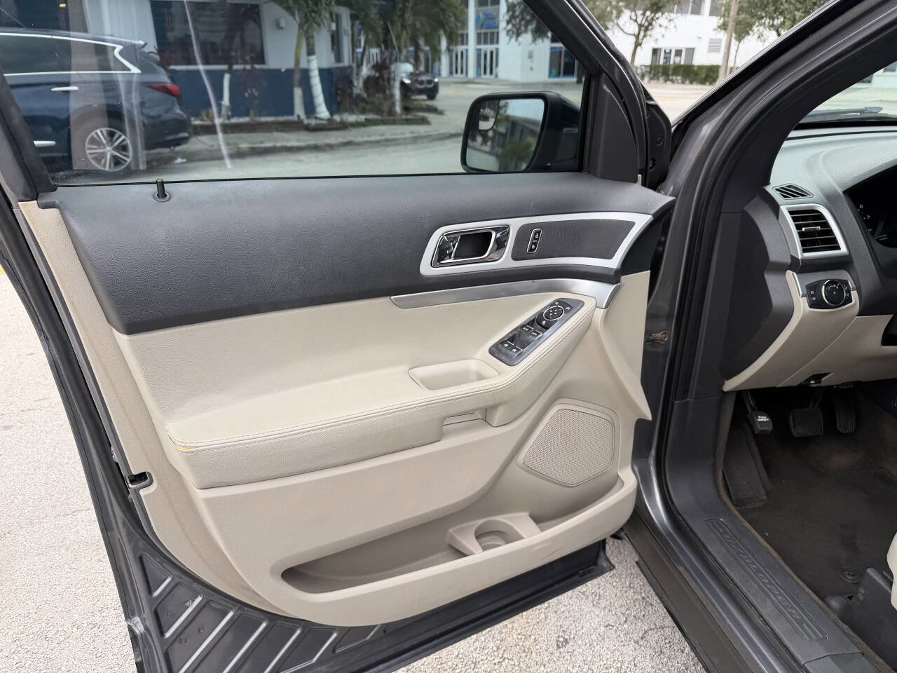Used 2014 Ford Explorer XLT FWD image 11