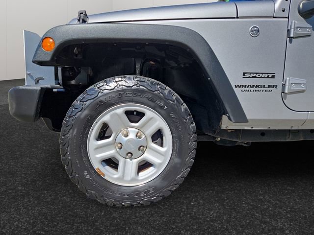 Used 2017 Jeep Wrangler Unlimited Sport w/ Connectivity Group AWD/4WD image 3