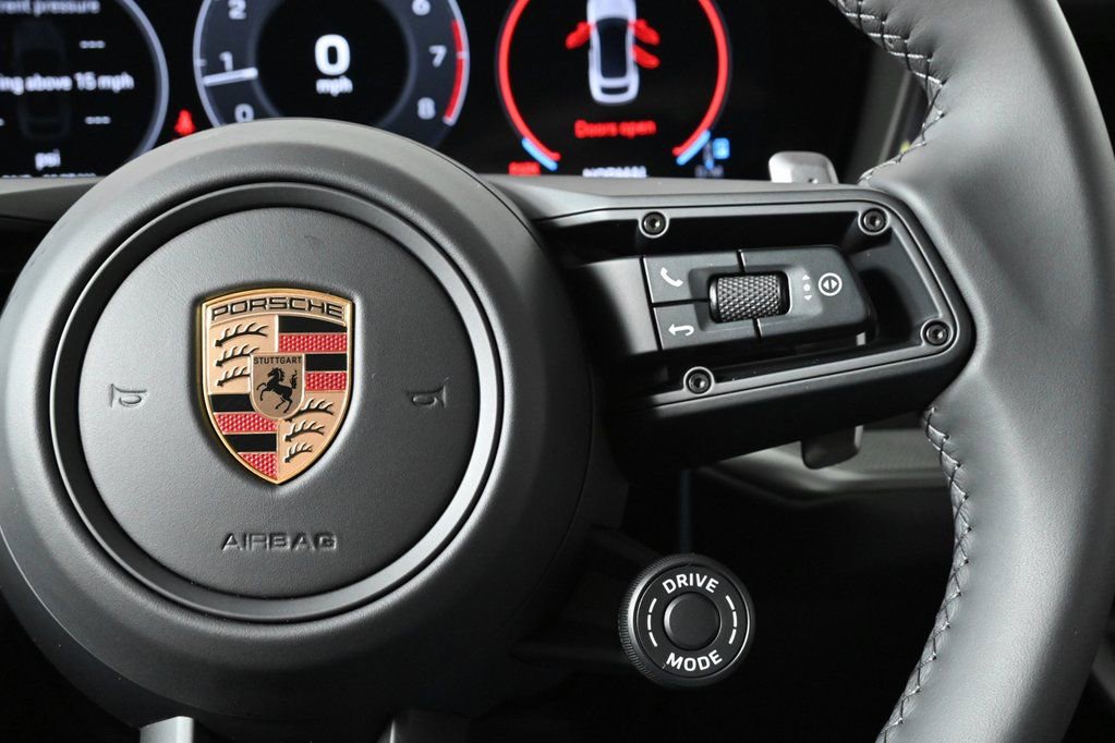 Certified 2025 Porsche Cayenne Coupe image 10