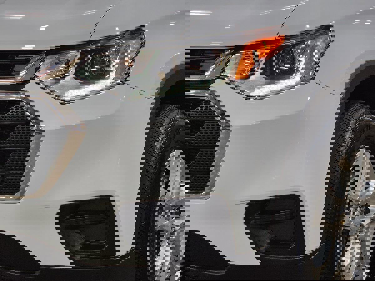 Used 2018 Chevrolet Traverse LS FWD image 14