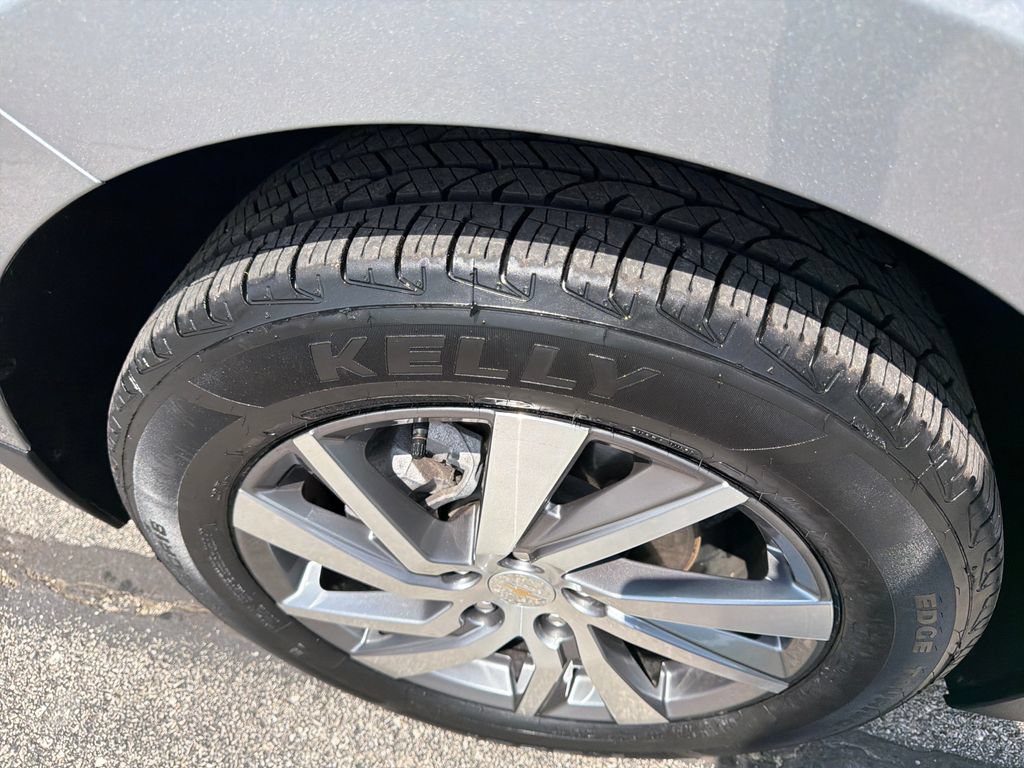 Used 2024 Chevrolet Equinox LT FWD image 32