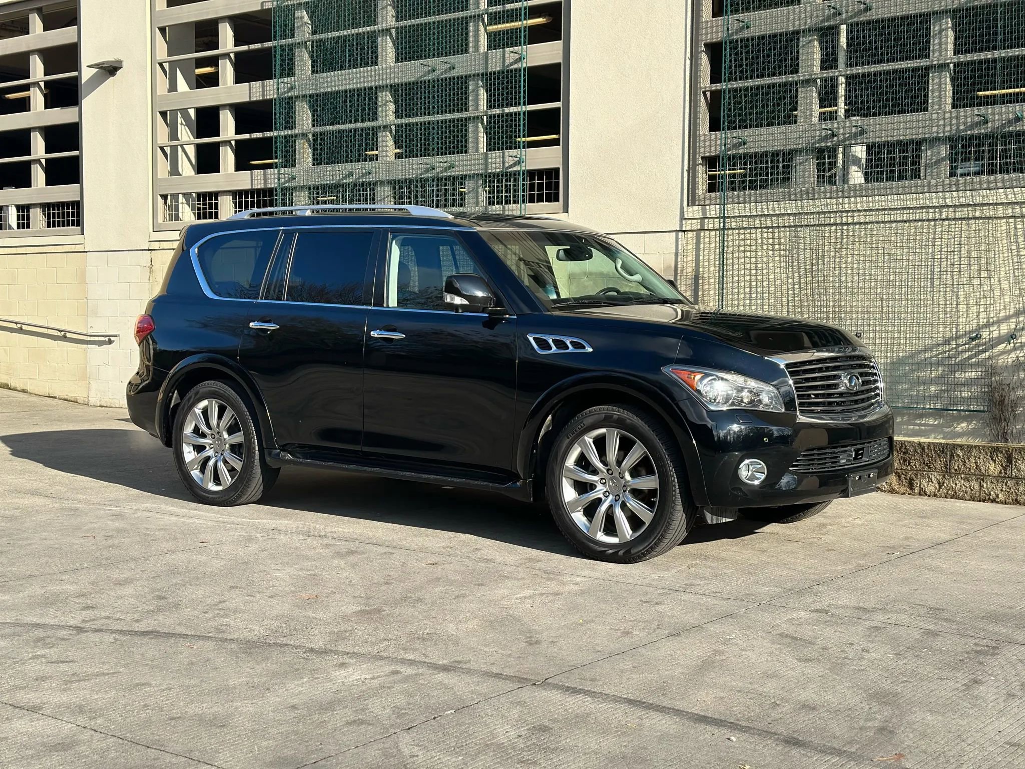 Used 2012 INFINITI QX56 2WD w/ Deluxe Touring Pkg image 1