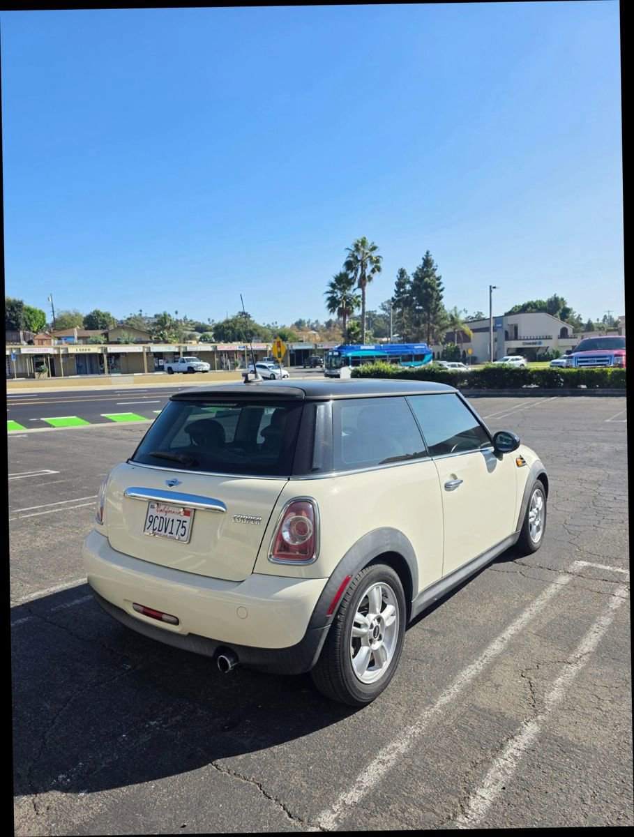 Used 2012 MINI Cooper Hardtop image 7