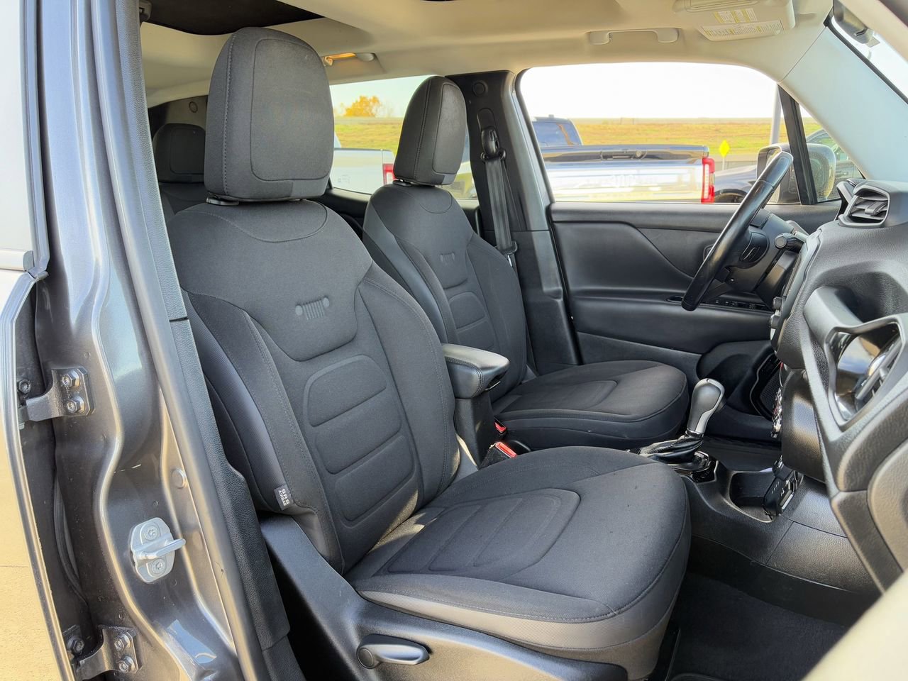 Used 2017 Jeep Renegade Altitude image 29