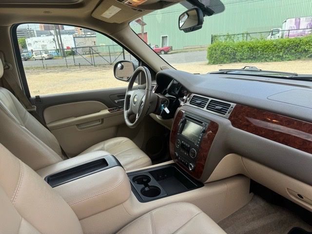 Used 2011 Chevrolet Tahoe LT RWD image 36