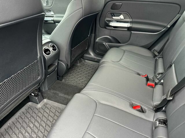 Used 2026 Mercedes-Benz GLB 250 4MATIC image 13