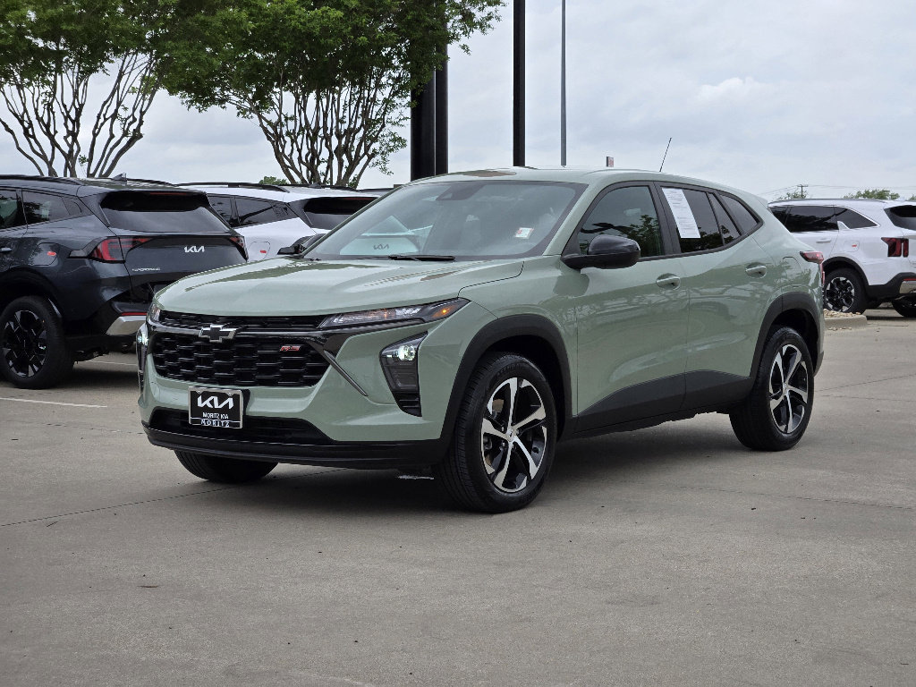 Used 2024 Chevrolet Trax RS w/ Driver Confidence Package image 2