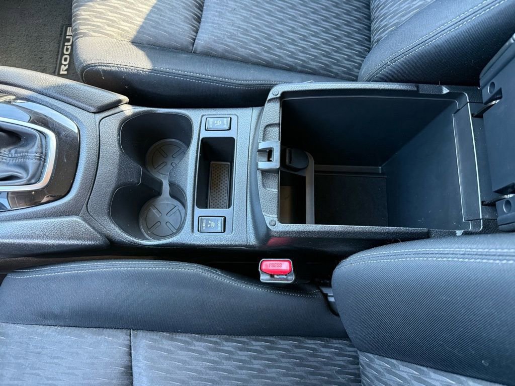 Used 2017 Nissan Rogue SV image 18