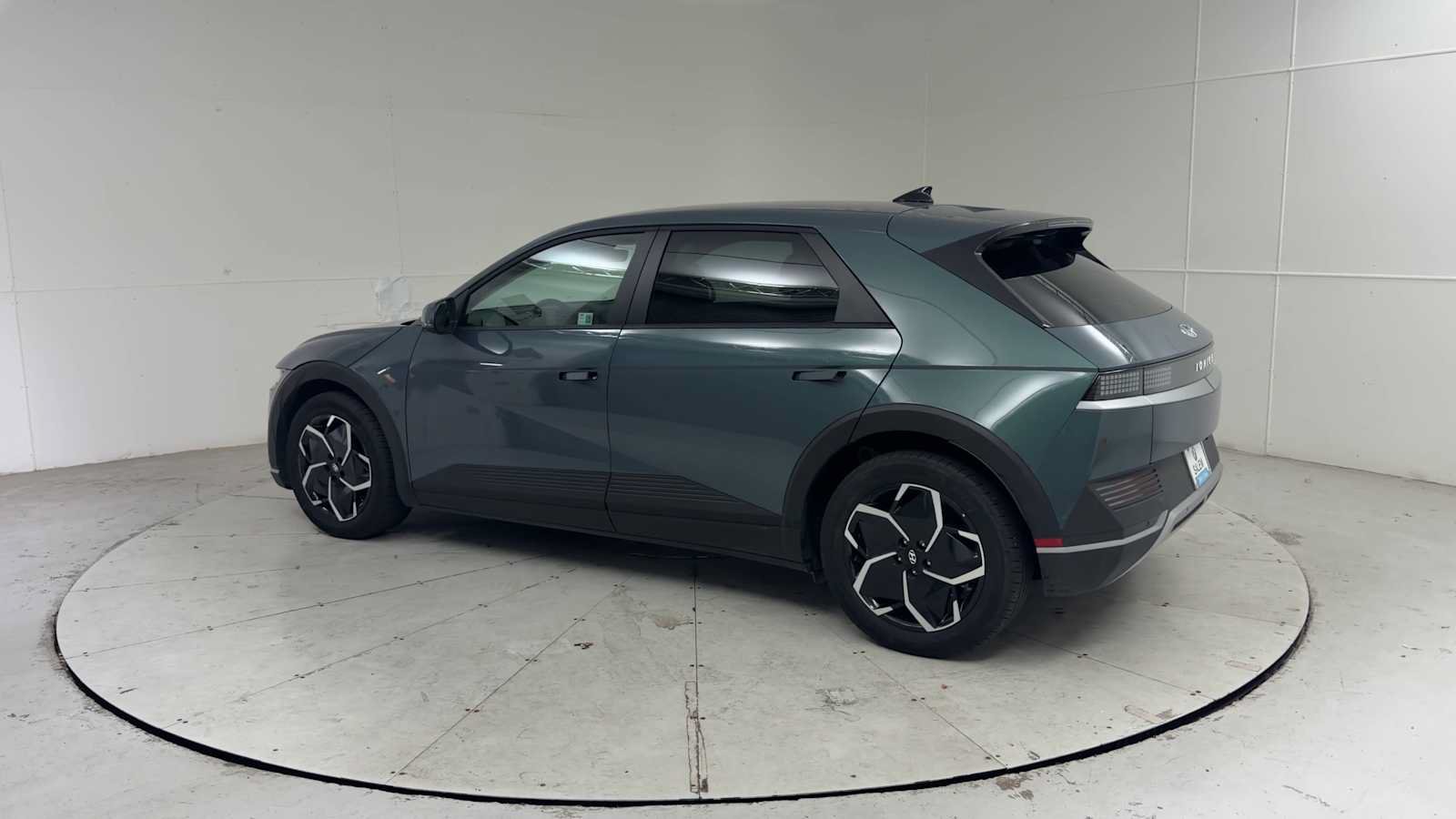 Used 2024 Hyundai Ioniq 5 SEL AWD/4WD image 4