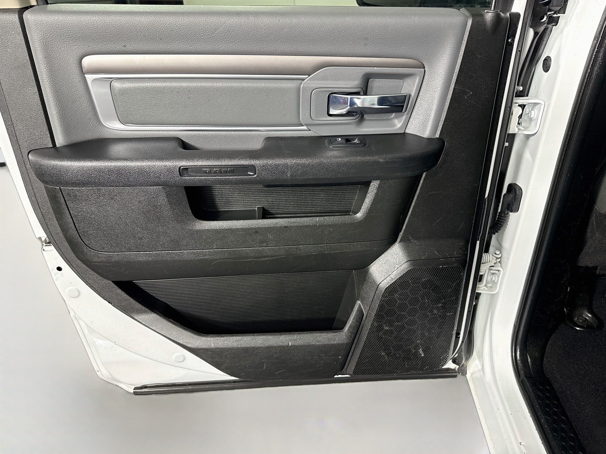 Used 2023 RAM 1500 Classic SLT w/ Electronics Group AWD/4WD image 25