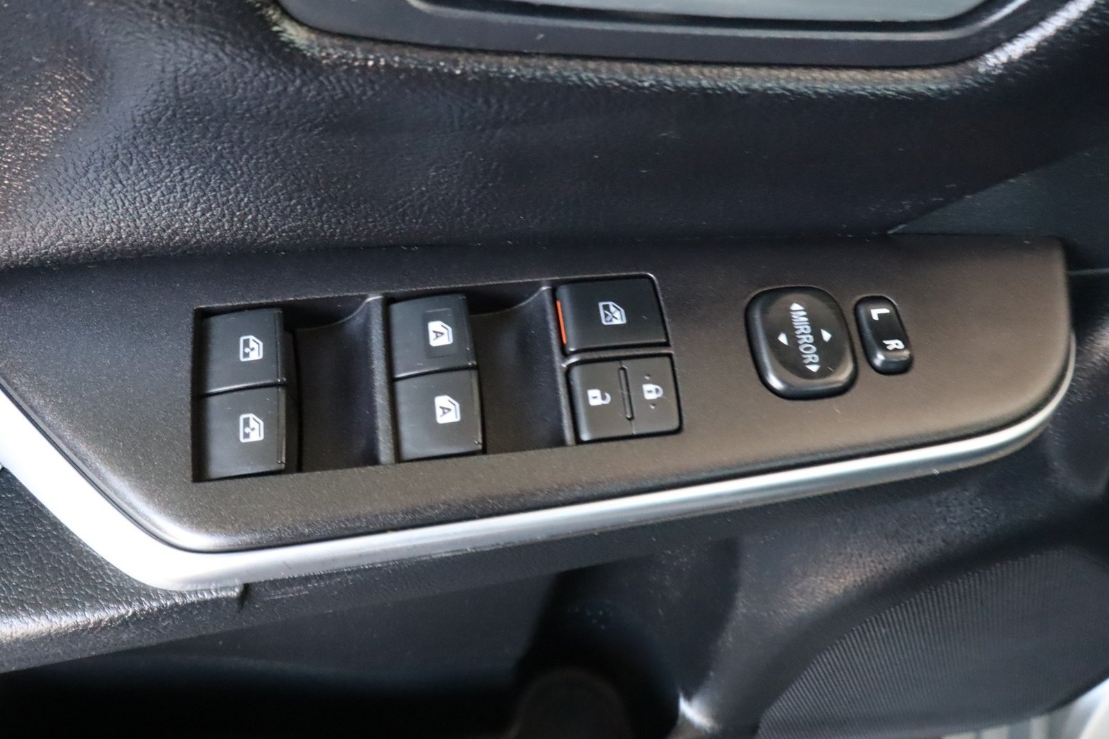 Used 2017 Toyota Camry SE FWD image 19