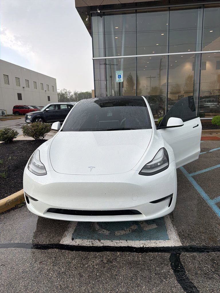 Used 2022 Tesla Model Y Long Range image 40