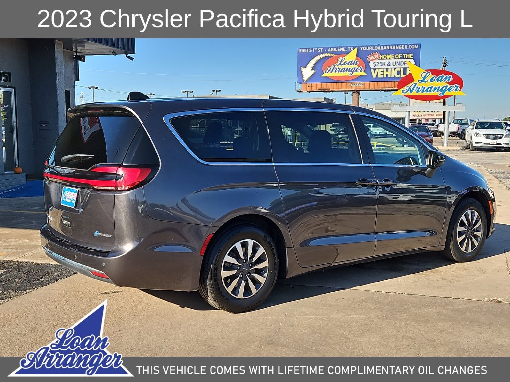 Used 2023 Chrysler Pacifica Touring-L FWD image 13