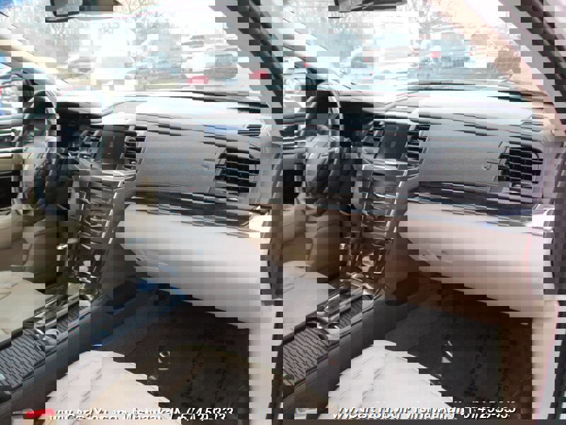 Used 2015 Lincoln MKS AWD w/ Equipment Group 101A image 18