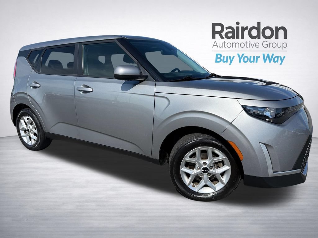 Used 2024 Kia Soul LX w/ Option Group 015 FWD image 1
