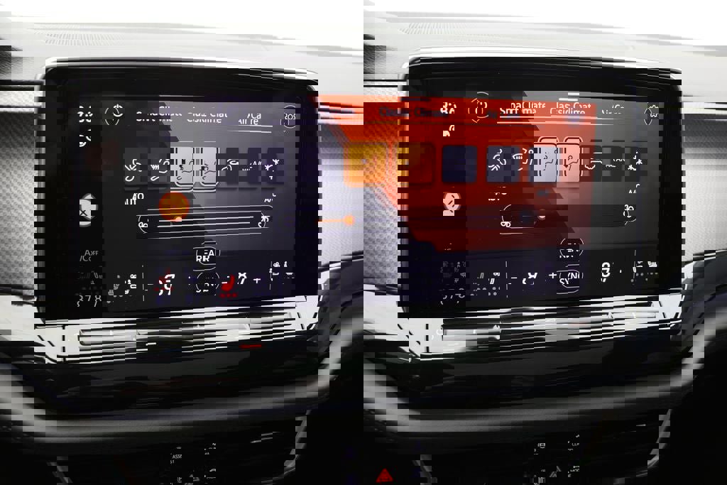 Used 2025 Volkswagen Atlas Peak Edition SE image 29