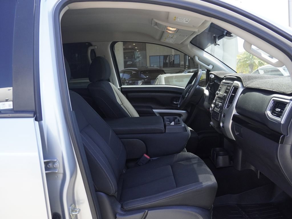 Used 2017 Nissan Titan SV RWD image 23