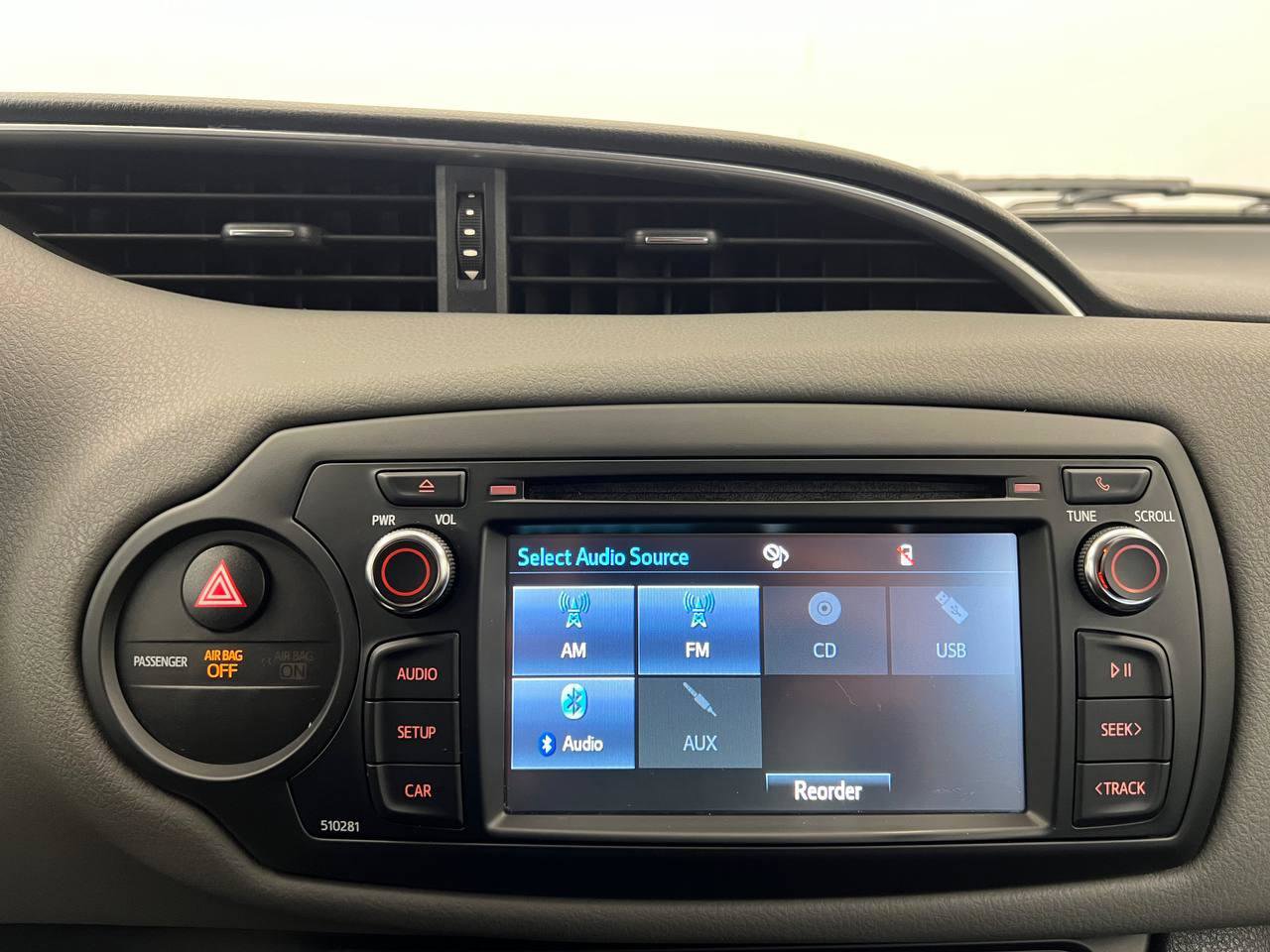 Used 2018 Toyota Yaris LE image 19