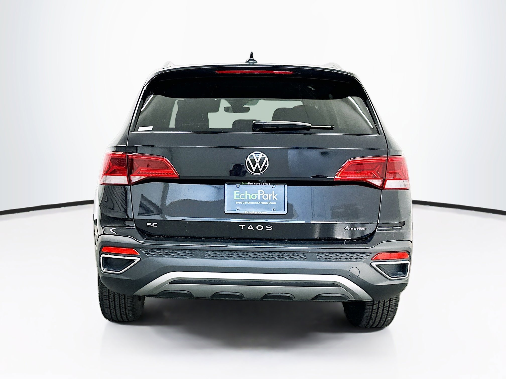 Used 2024 Volkswagen Taos SE w/ Panoramic Sunroof Package image 7